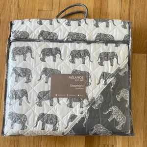 BRAND NEW Full/Queen Quilt Set